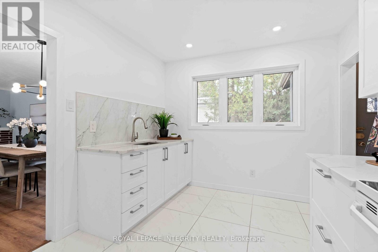 












2158 BEL-AIR DRIVE

,
Ottawa,




Ontario
K2C0X3

