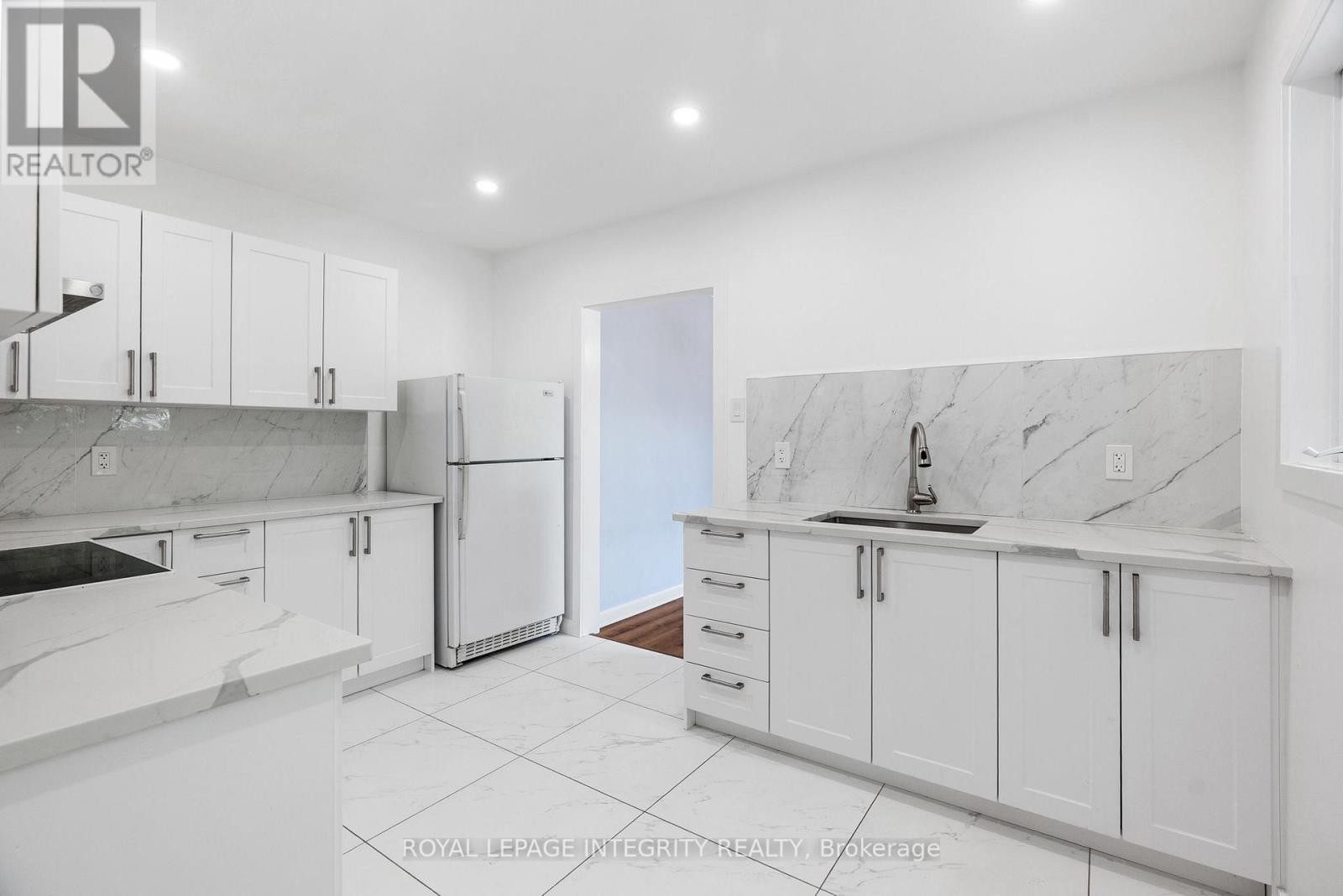 












2158 BEL-AIR DRIVE

,
Ottawa,




Ontario
K2C0X3

