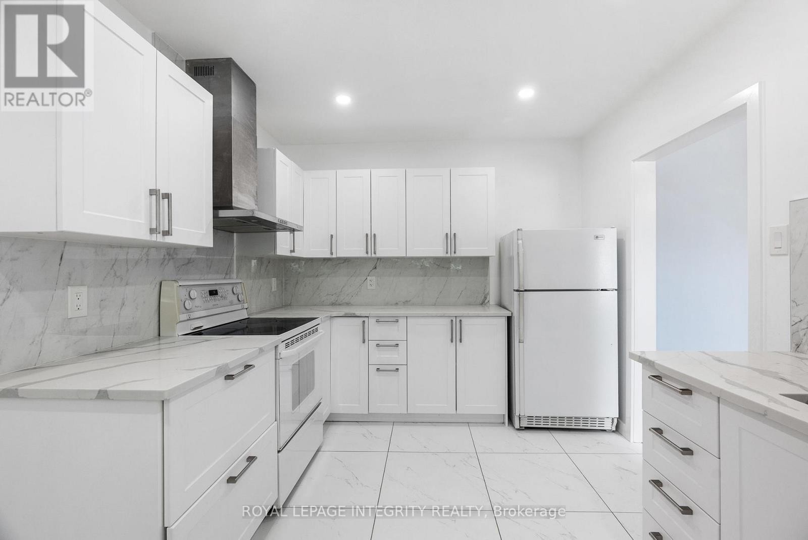 












2158 BEL-AIR DRIVE

,
Ottawa,




Ontario
K2C0X3

