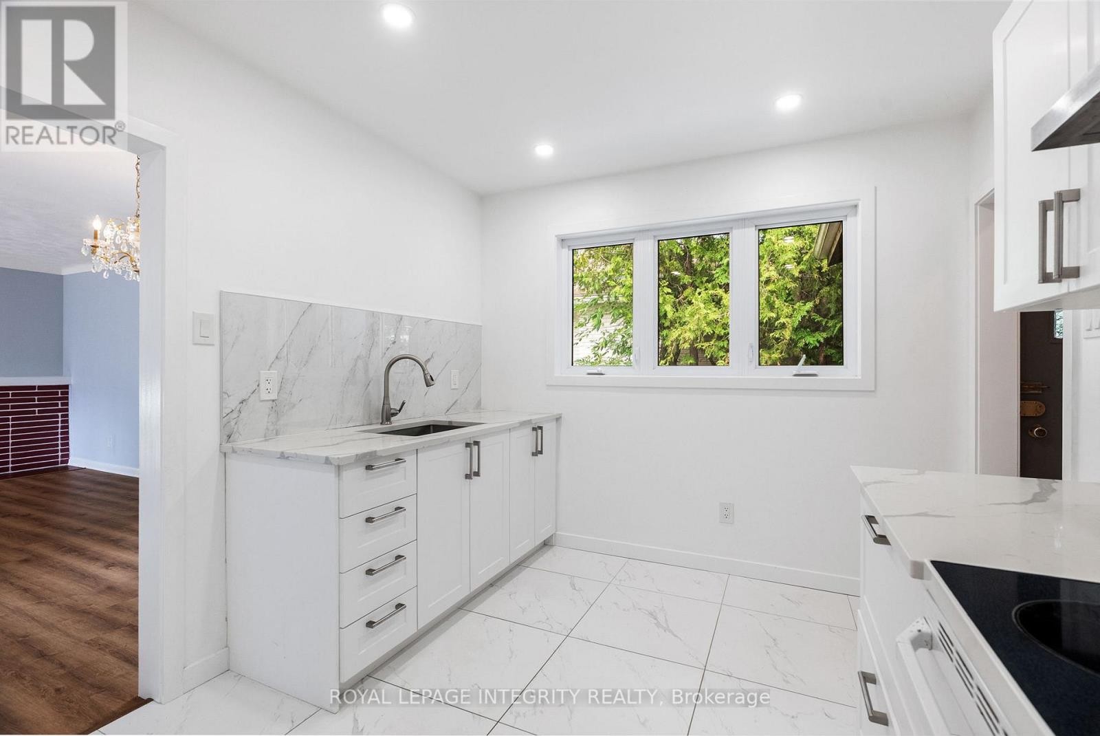 












2158 BEL-AIR DRIVE

,
Ottawa,




Ontario
K2C0X3

