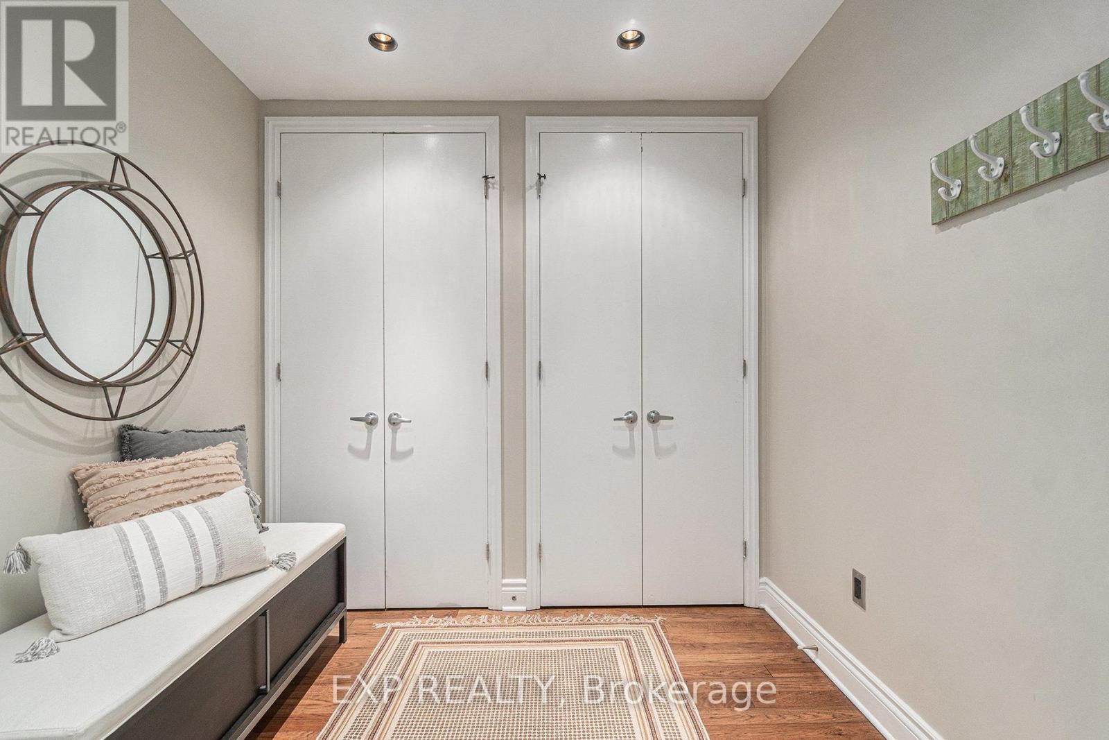 












403 - 327 BREEZEHILL AVENUE S

,
Ottawa,




Ontario
K1Y1R6

