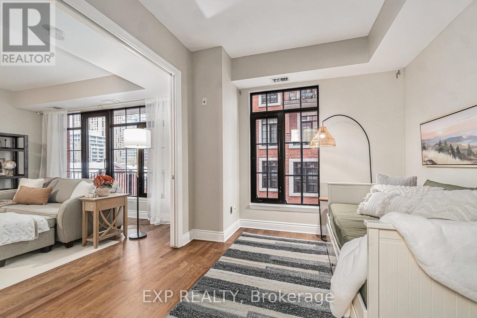 












403 - 327 BREEZEHILL AVENUE S

,
Ottawa,




Ontario
K1Y1R6

