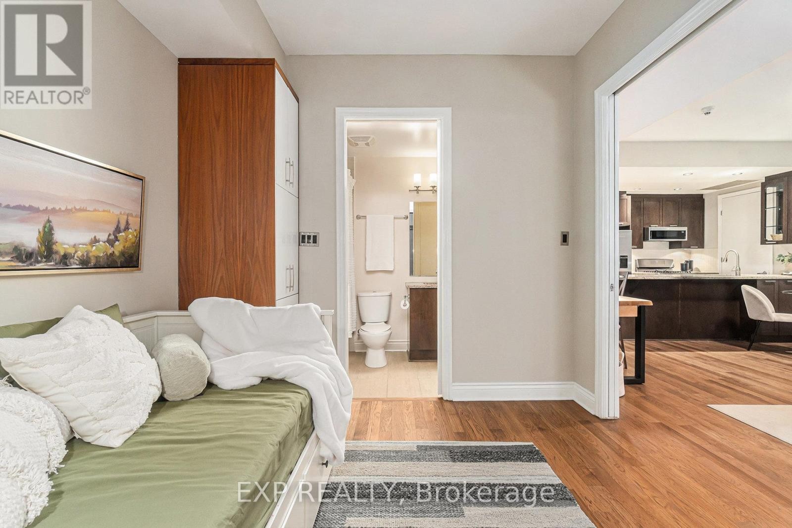 












403 - 327 BREEZEHILL AVENUE S

,
Ottawa,




Ontario
K1Y1R6

