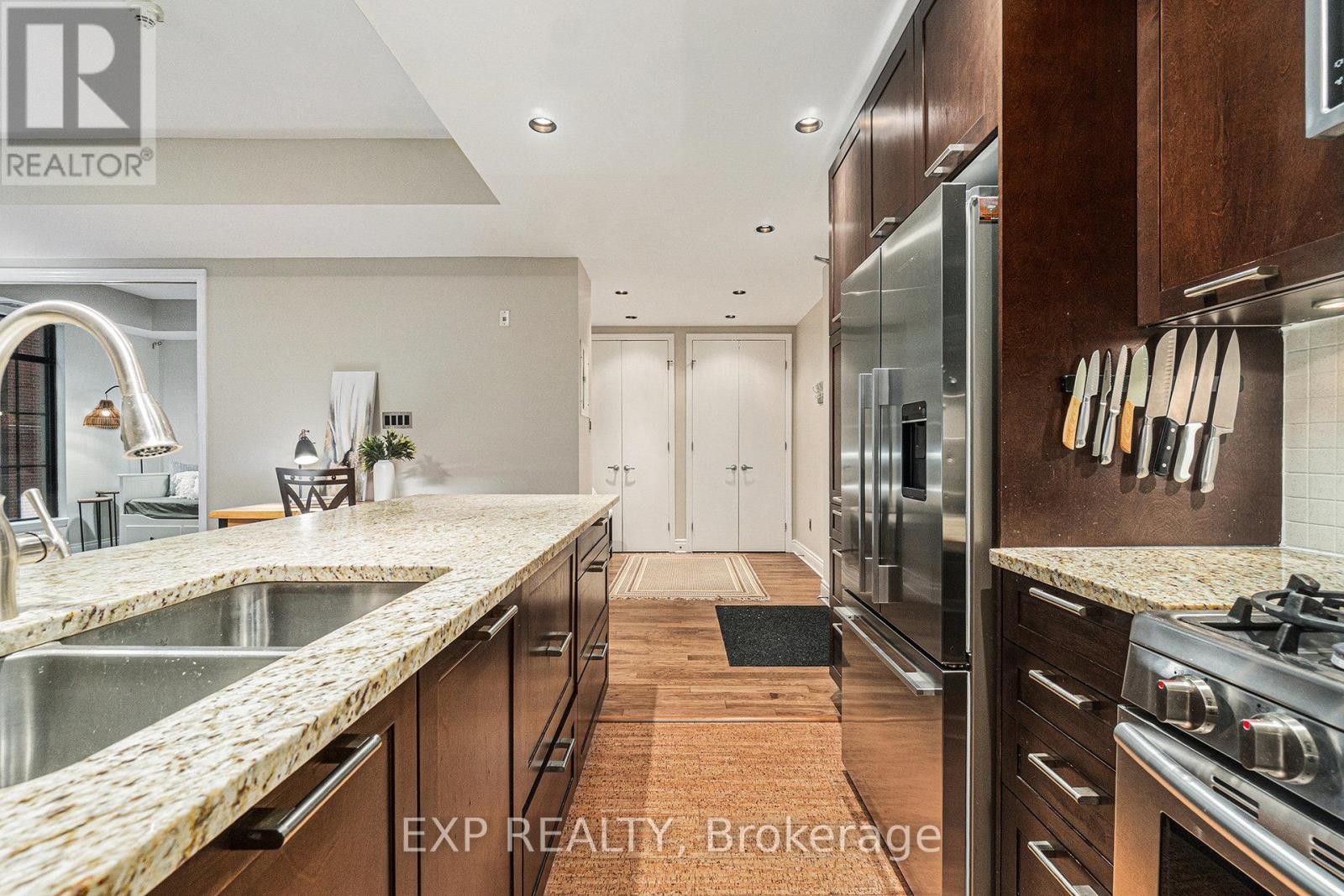 












403 - 327 BREEZEHILL AVENUE S

,
Ottawa,




Ontario
K1Y1R6

