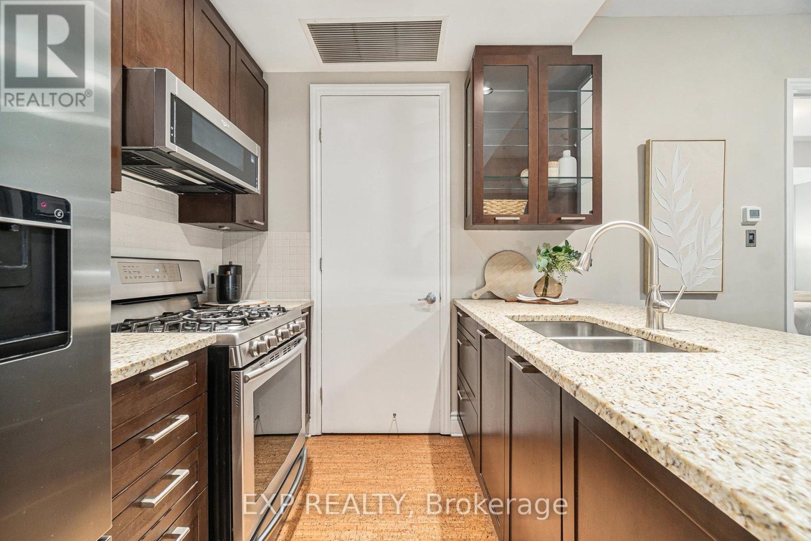 












403 - 327 BREEZEHILL AVENUE S

,
Ottawa,




Ontario
K1Y1R6

