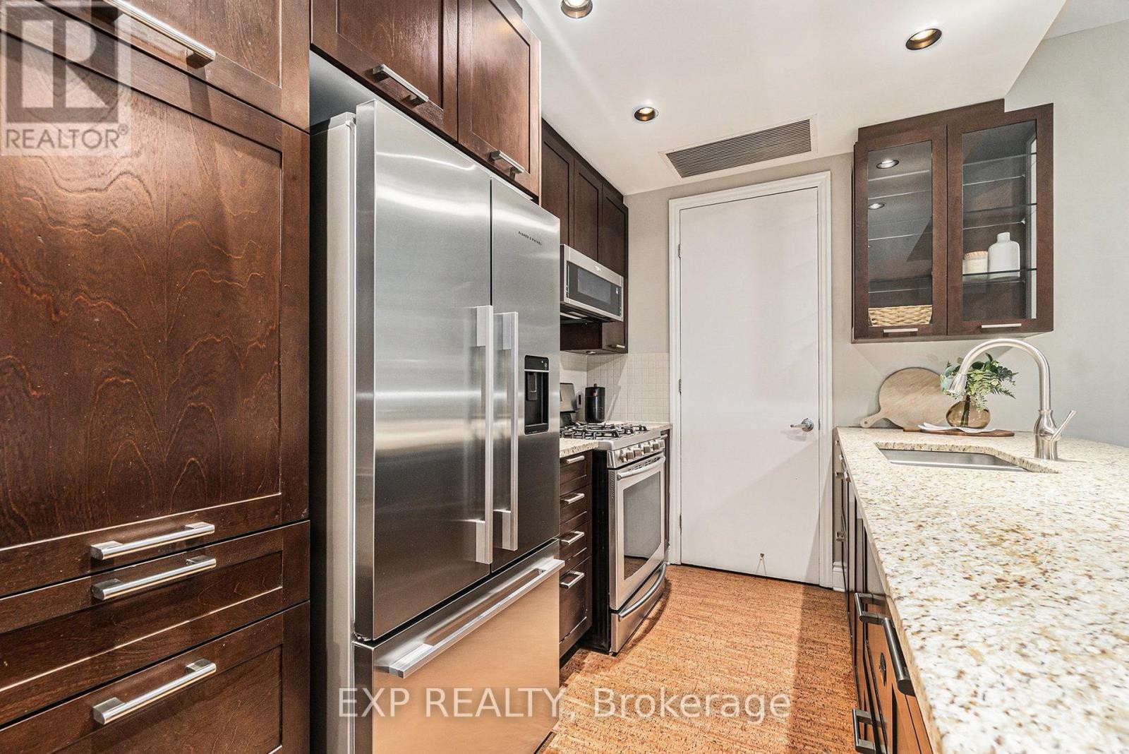 












403 - 327 BREEZEHILL AVENUE S

,
Ottawa,




Ontario
K1Y1R6

