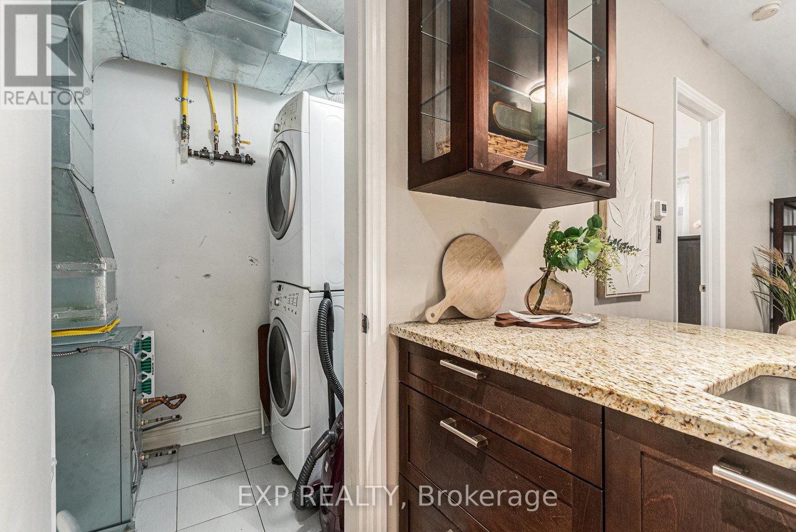 












403 - 327 BREEZEHILL AVENUE S

,
Ottawa,




Ontario
K1Y1R6

