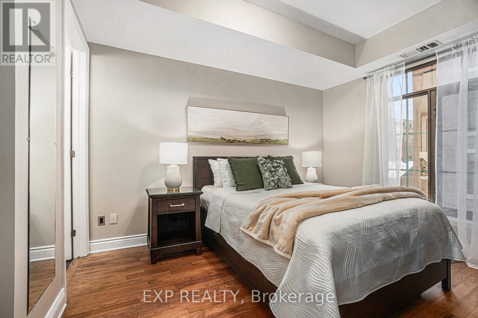 












403 - 327 BREEZEHILL AVENUE S

,
Ottawa,




Ontario
K1Y1R6

