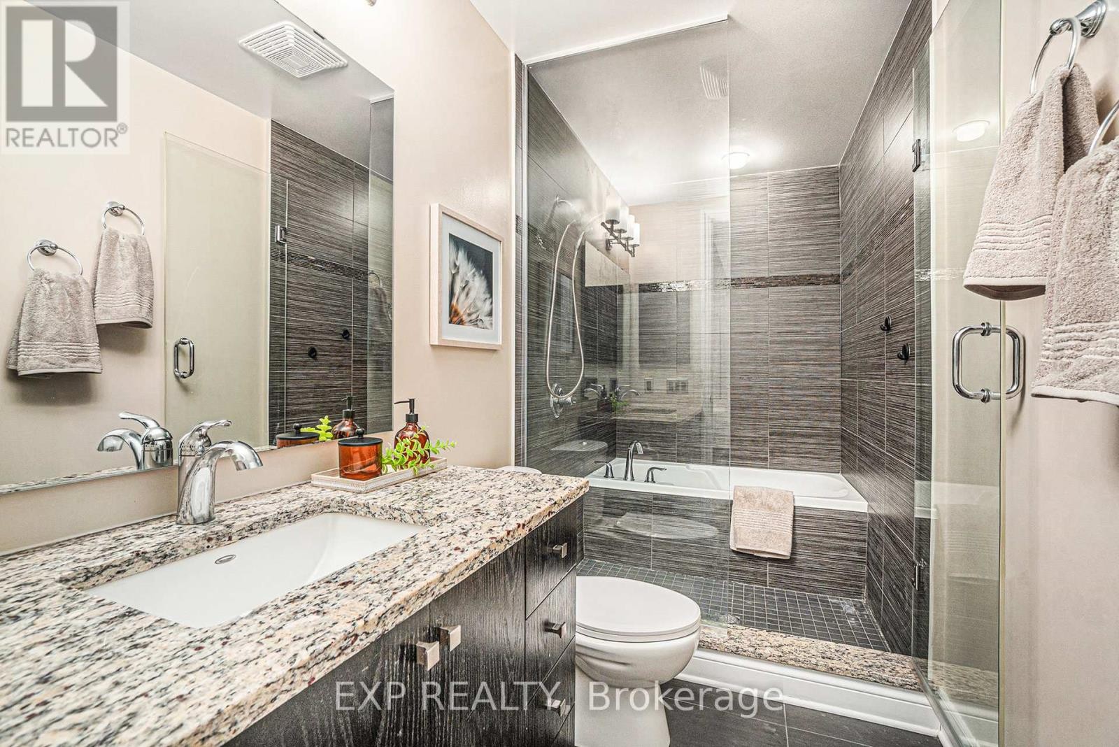 












403 - 327 BREEZEHILL AVENUE S

,
Ottawa,




Ontario
K1Y1R6

