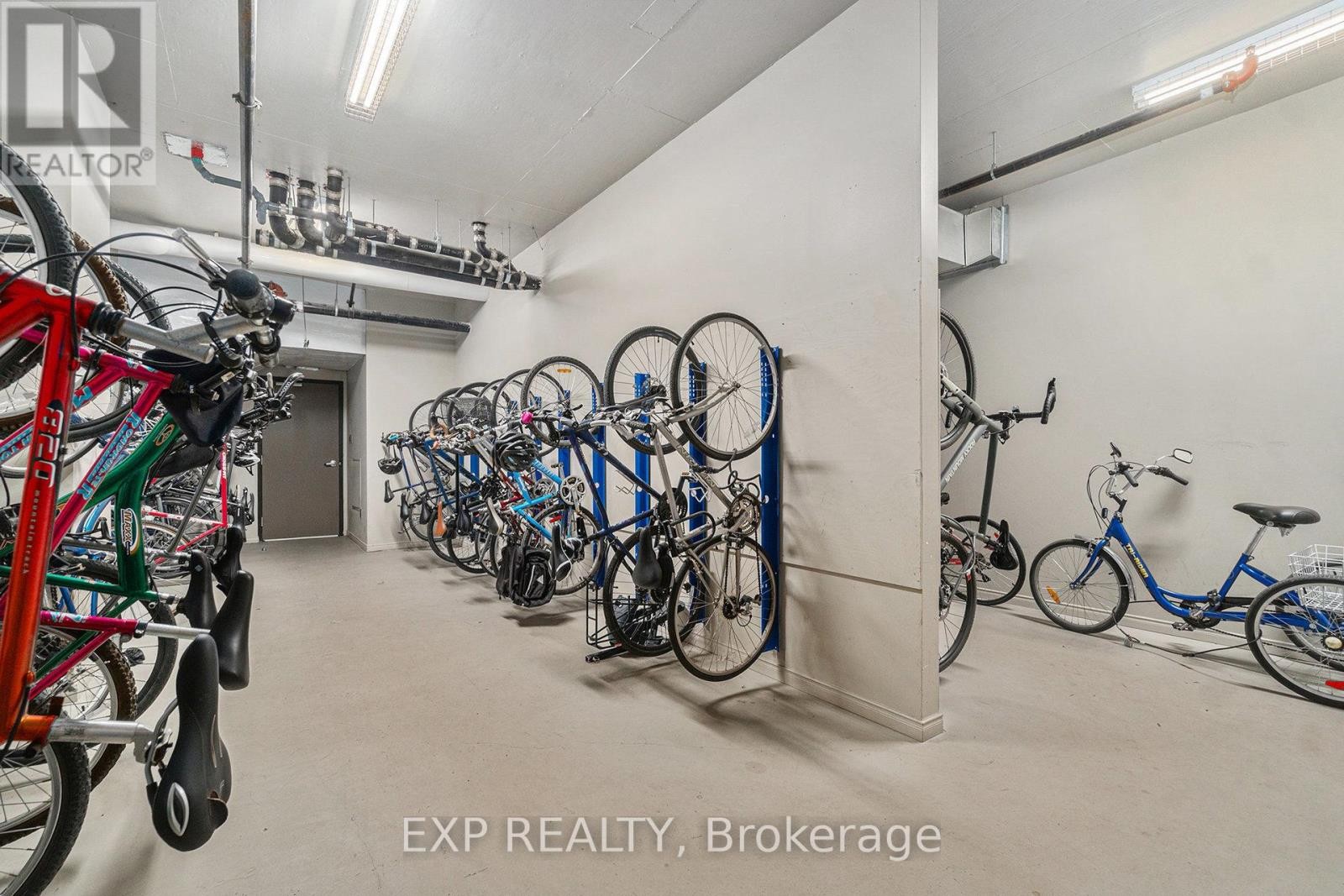 












403 - 327 BREEZEHILL AVENUE S

,
Ottawa,




Ontario
K1Y1R6

