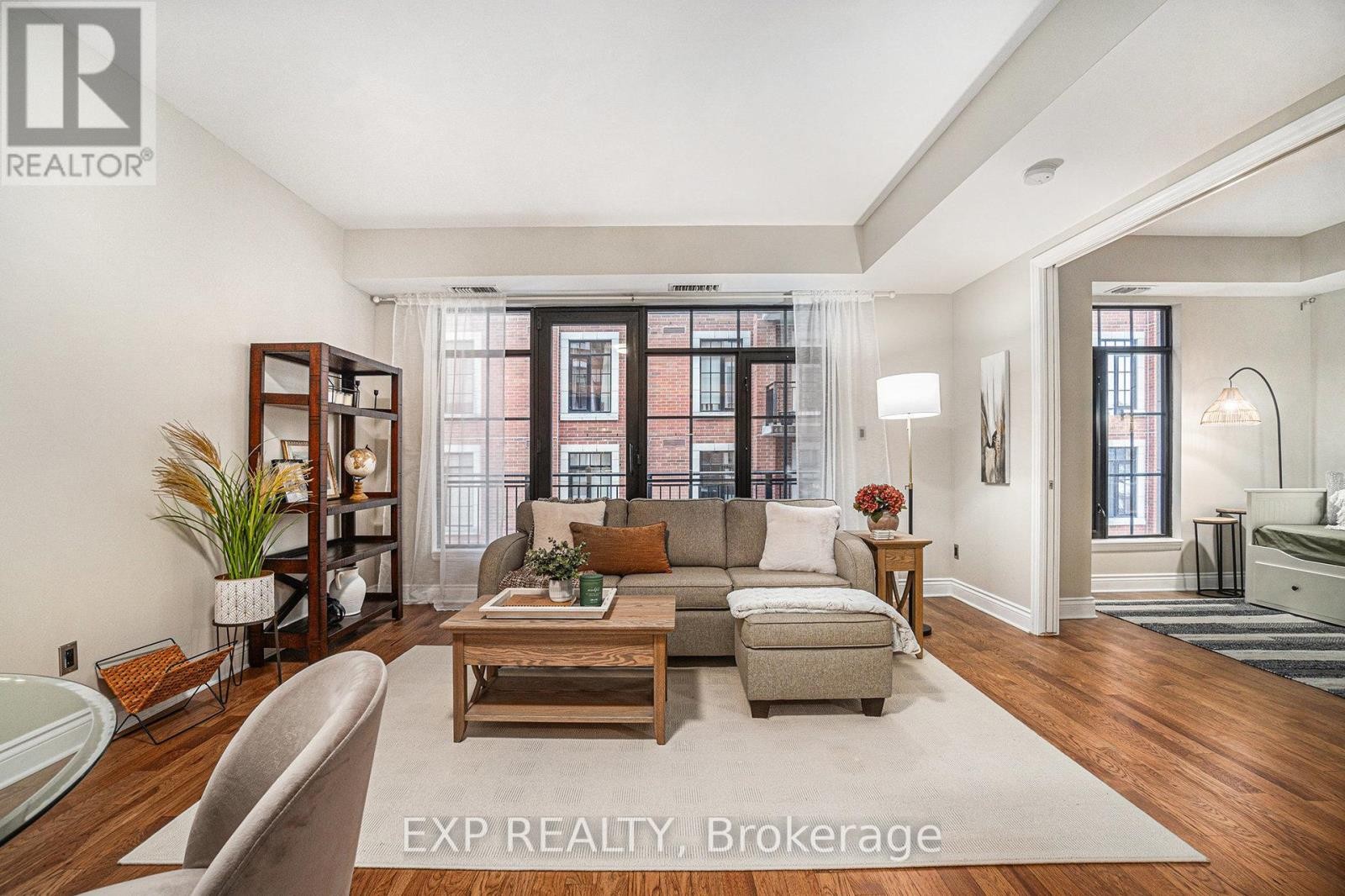 












403 - 327 BREEZEHILL AVENUE S

,
Ottawa,




Ontario
K1Y1R6

