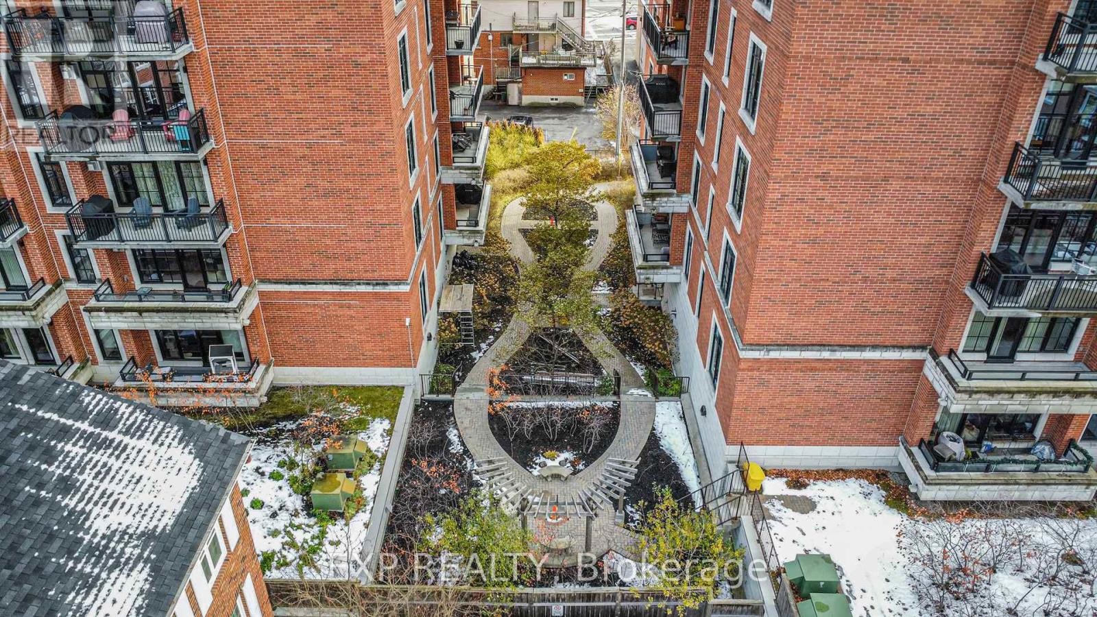 












403 - 327 BREEZEHILL AVENUE S

,
Ottawa,




Ontario
K1Y1R6

