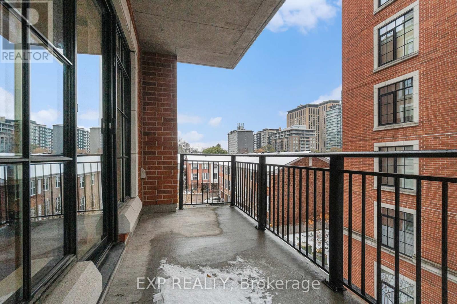 












403 - 327 BREEZEHILL AVENUE S

,
Ottawa,




Ontario
K1Y1R6

