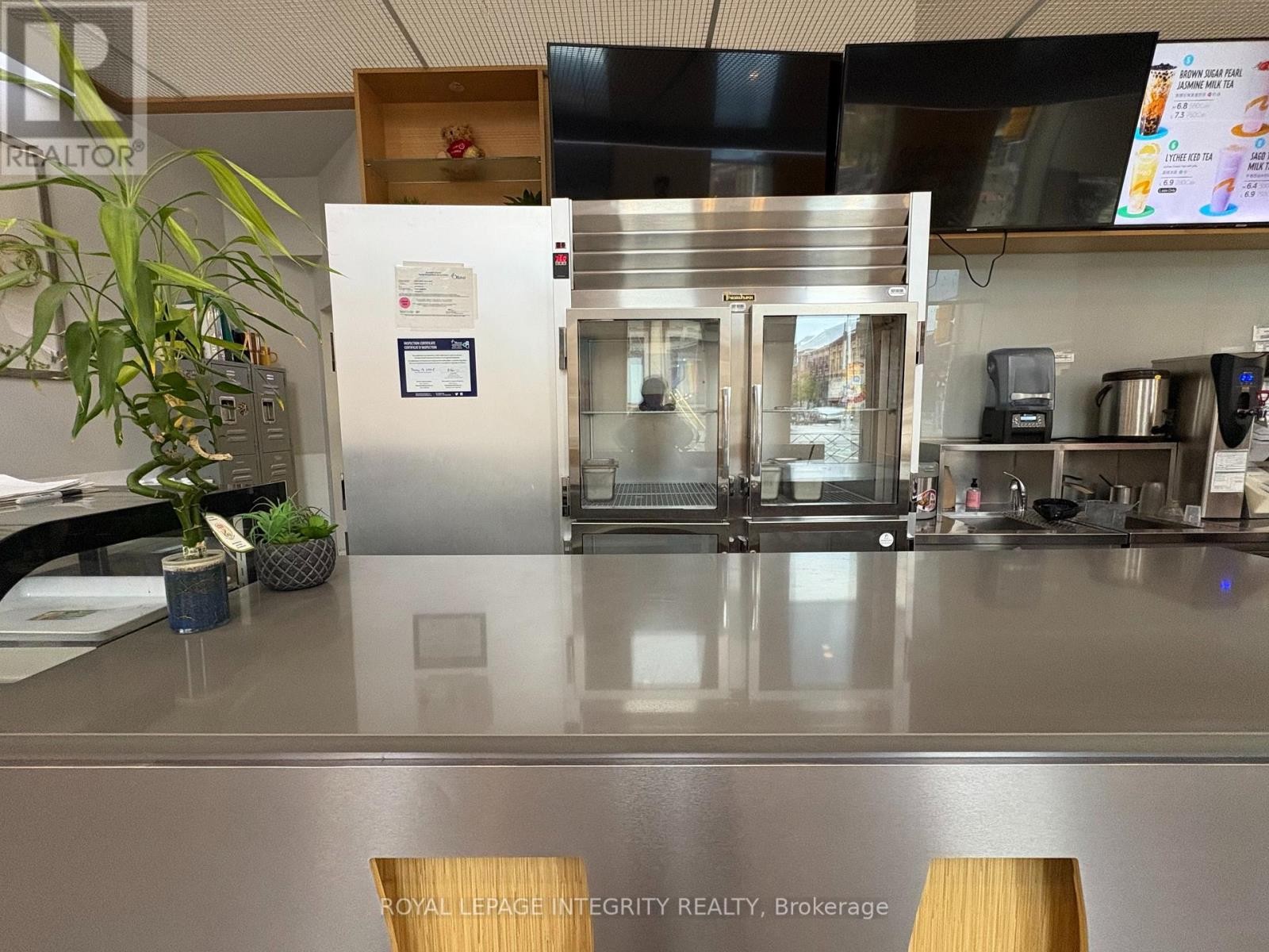 












290 BANK STREET

,
Ottawa,




Ontario
K2P1X6

