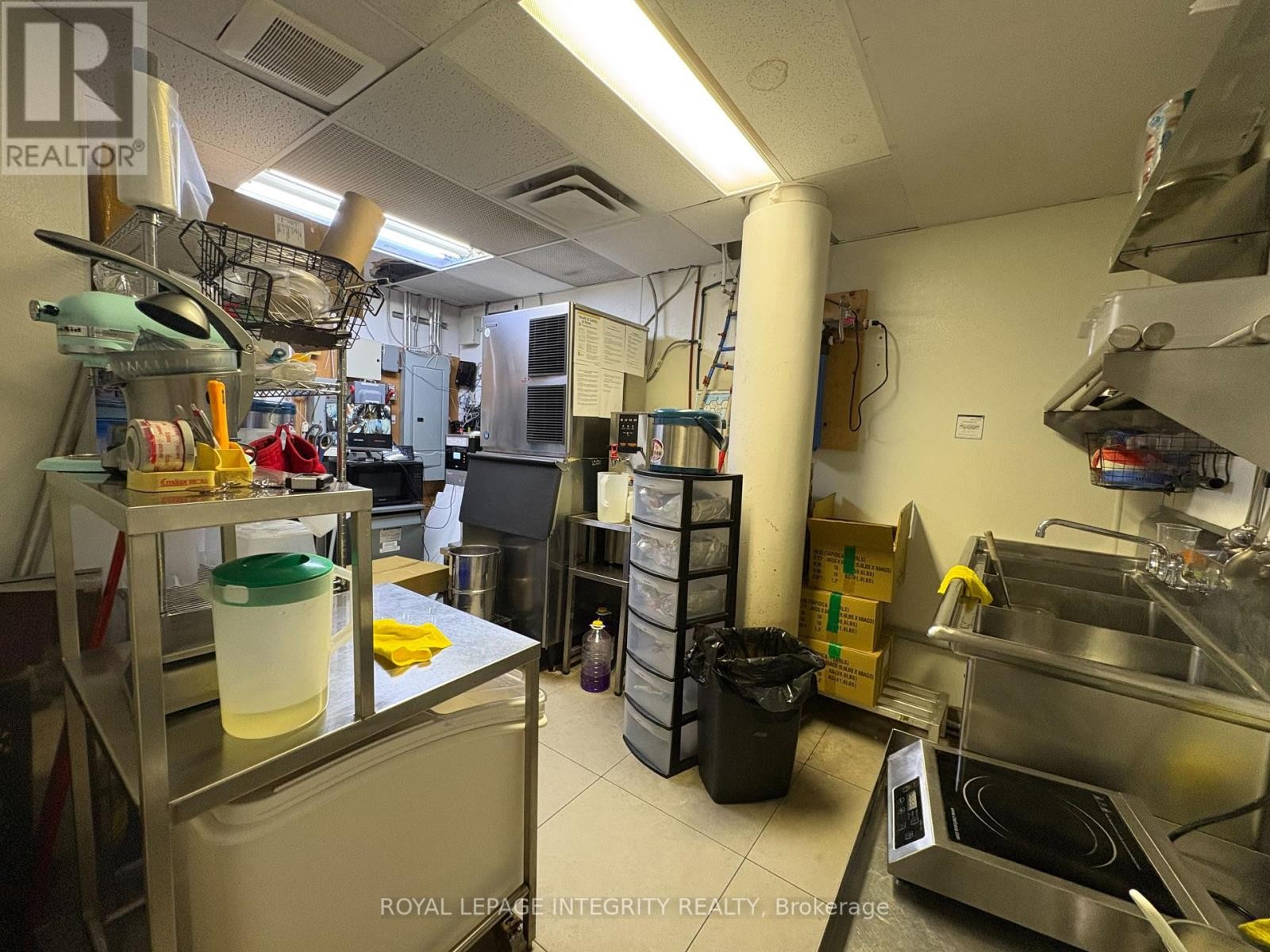 












290 BANK STREET

,
Ottawa,




Ontario
K2P1X6

