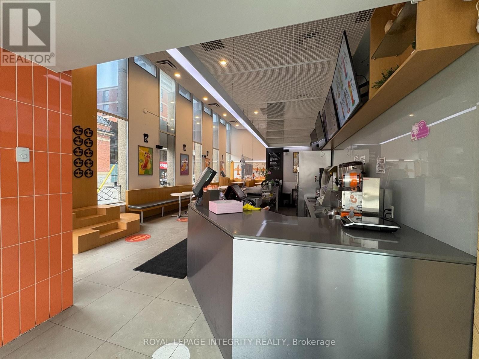 












290 BANK STREET

,
Ottawa,




Ontario
K2P1X6

