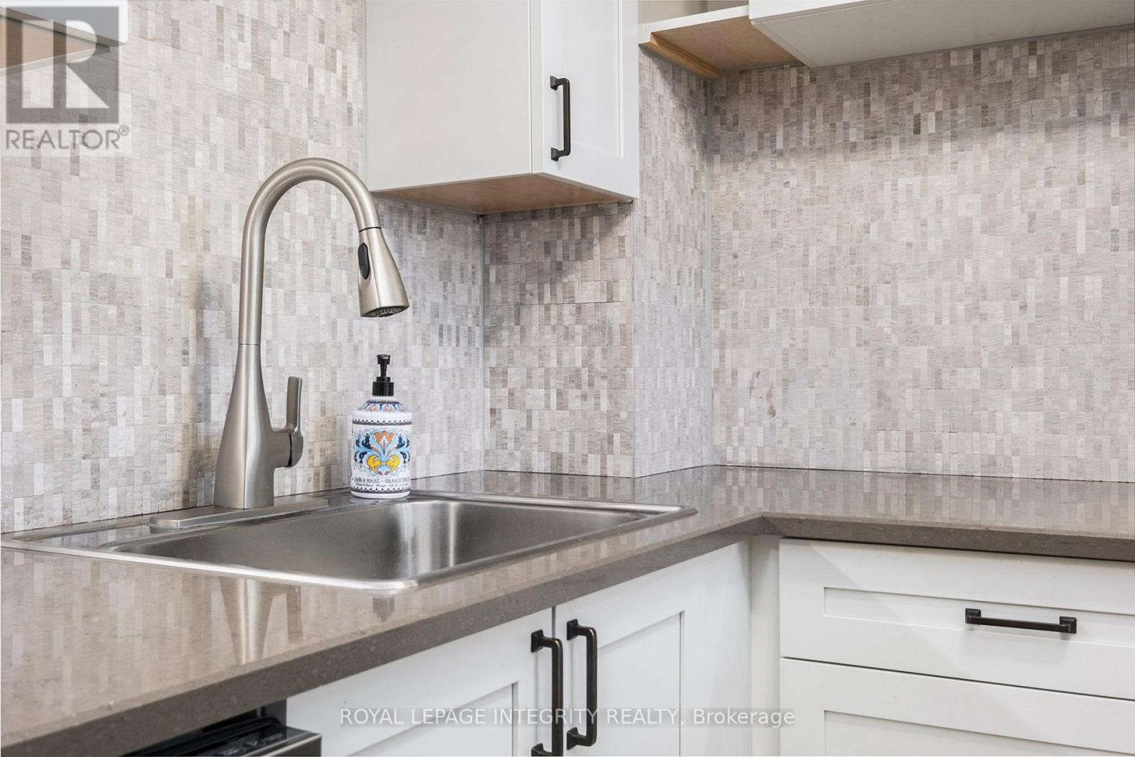 












210 - 1025 GRENON AVENUE

,
Ottawa,




Ontario
K2B8S5

