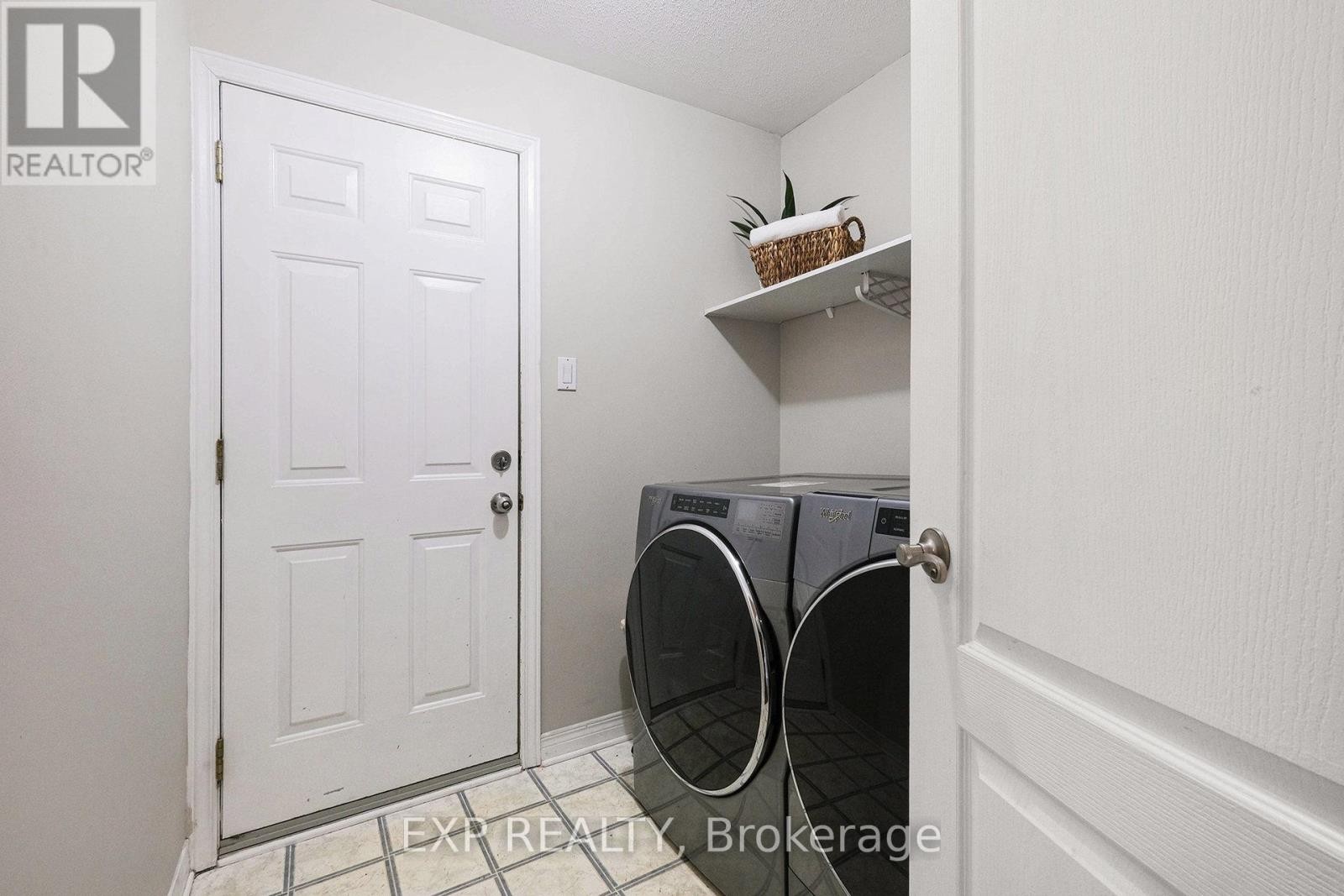 












34 AVONMORE CRESCENT

,
Ottawa,




Ontario
K2G6J7

