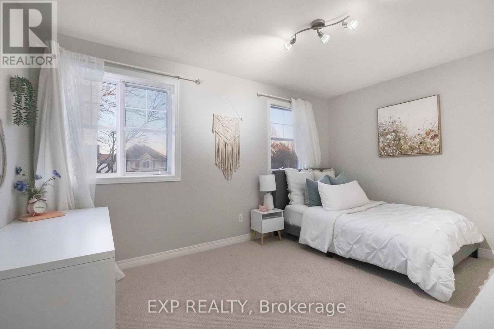 












34 AVONMORE CRESCENT

,
Ottawa,




Ontario
K2G6J7

