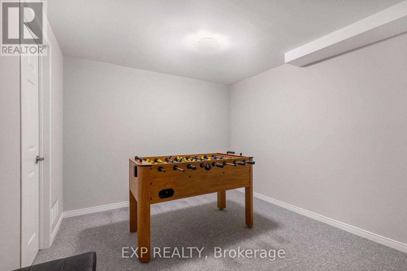 












34 AVONMORE CRESCENT

,
Ottawa,




Ontario
K2G6J7

