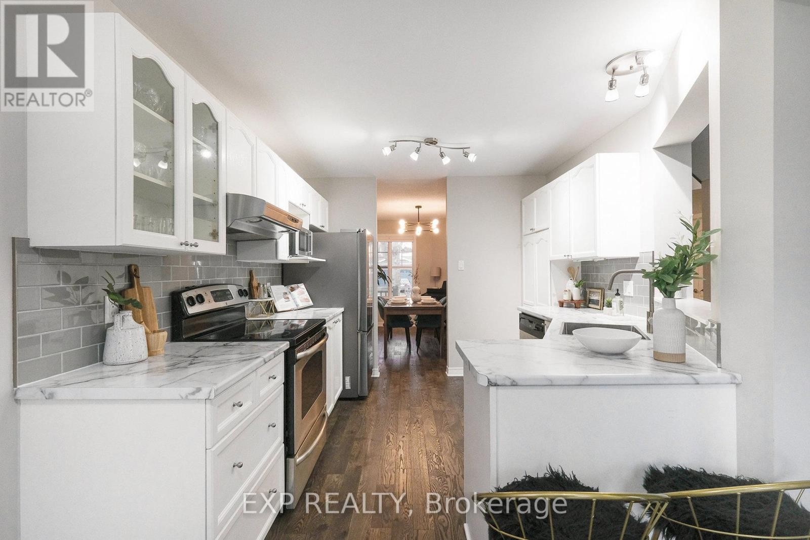 












34 AVONMORE CRESCENT

,
Ottawa,




Ontario
K2G6J7

