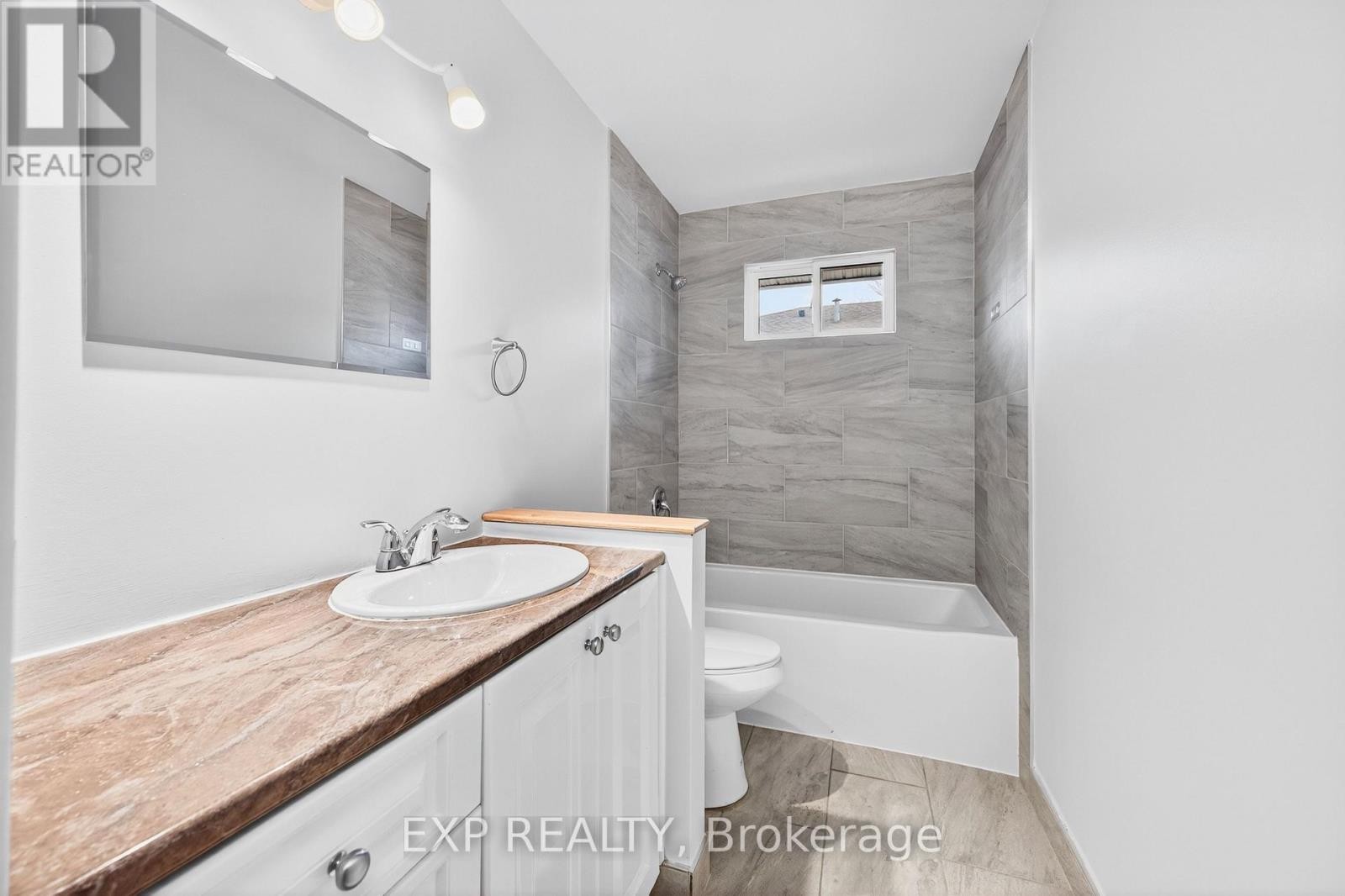 












1103 FRANCES STREET

,
Ottawa,




Ontario
K1K3L6

