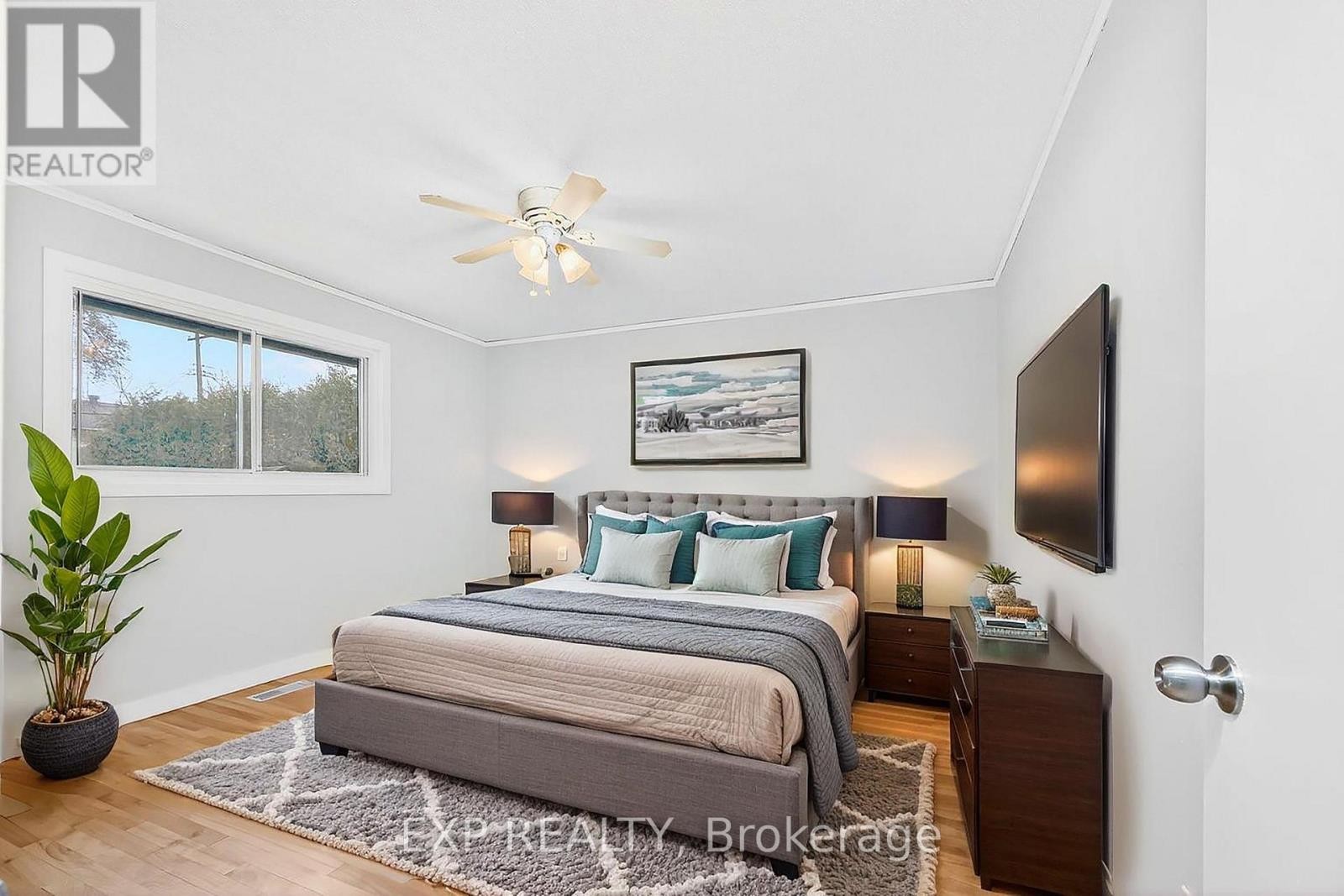 












1103 FRANCES STREET

,
Ottawa,




Ontario
K1K3L6

