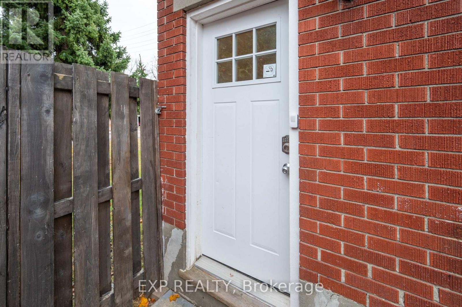 












1103 FRANCES STREET

,
Ottawa,




Ontario
K1K3L6

