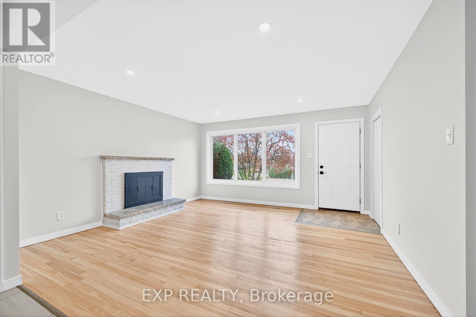 












1103 FRANCES STREET

,
Ottawa,




Ontario
K1K3L6

