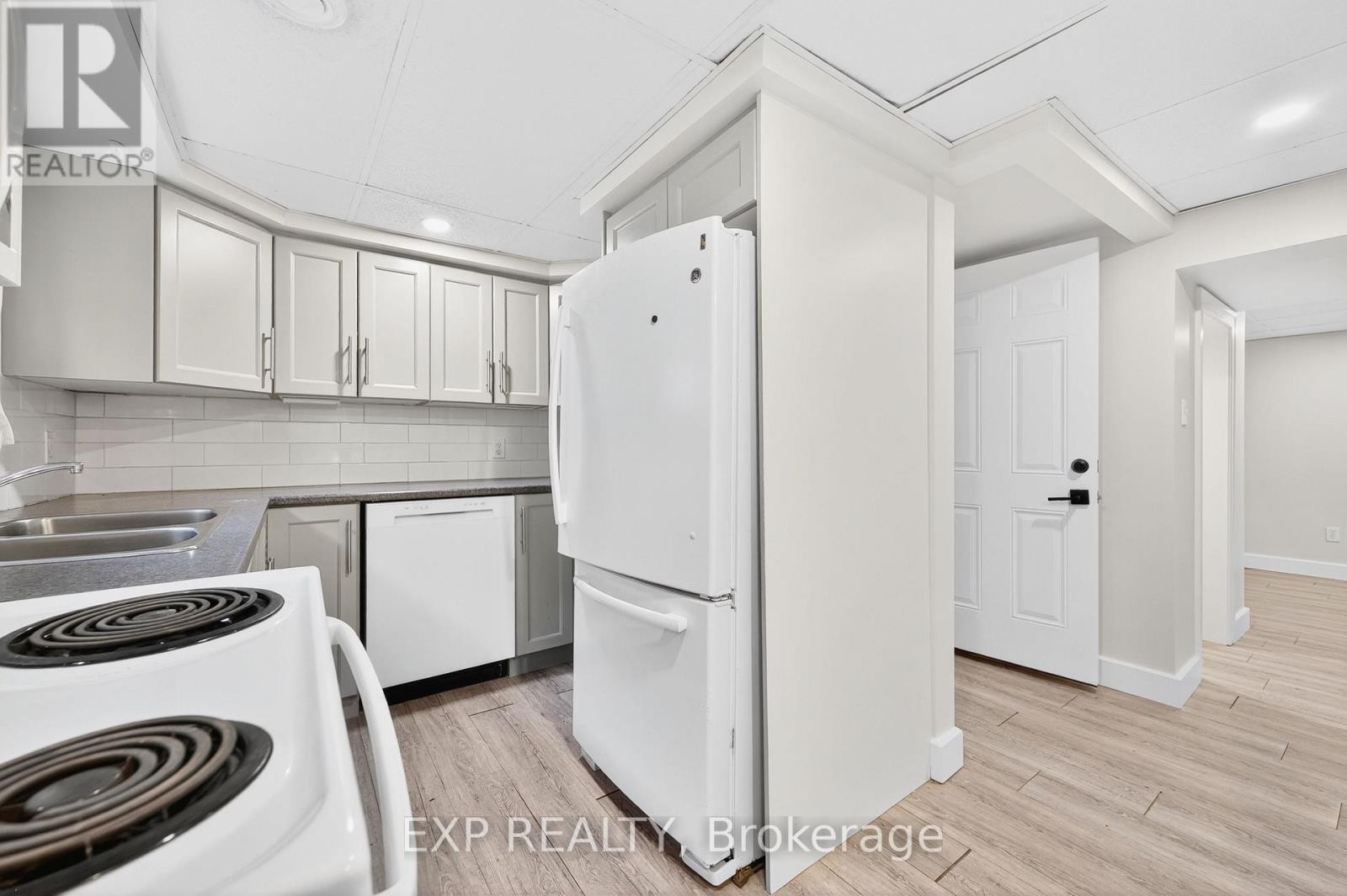 












1103 FRANCES STREET

,
Ottawa,




Ontario
K1K3L6

