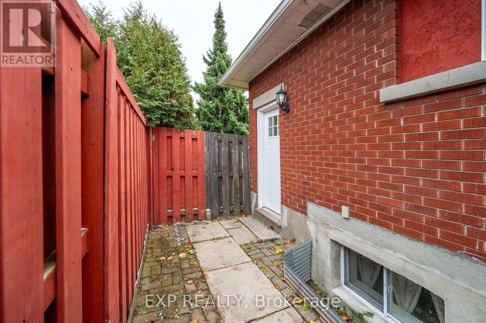 












1103 FRANCES STREET

,
Ottawa,




Ontario
K1K3L6

