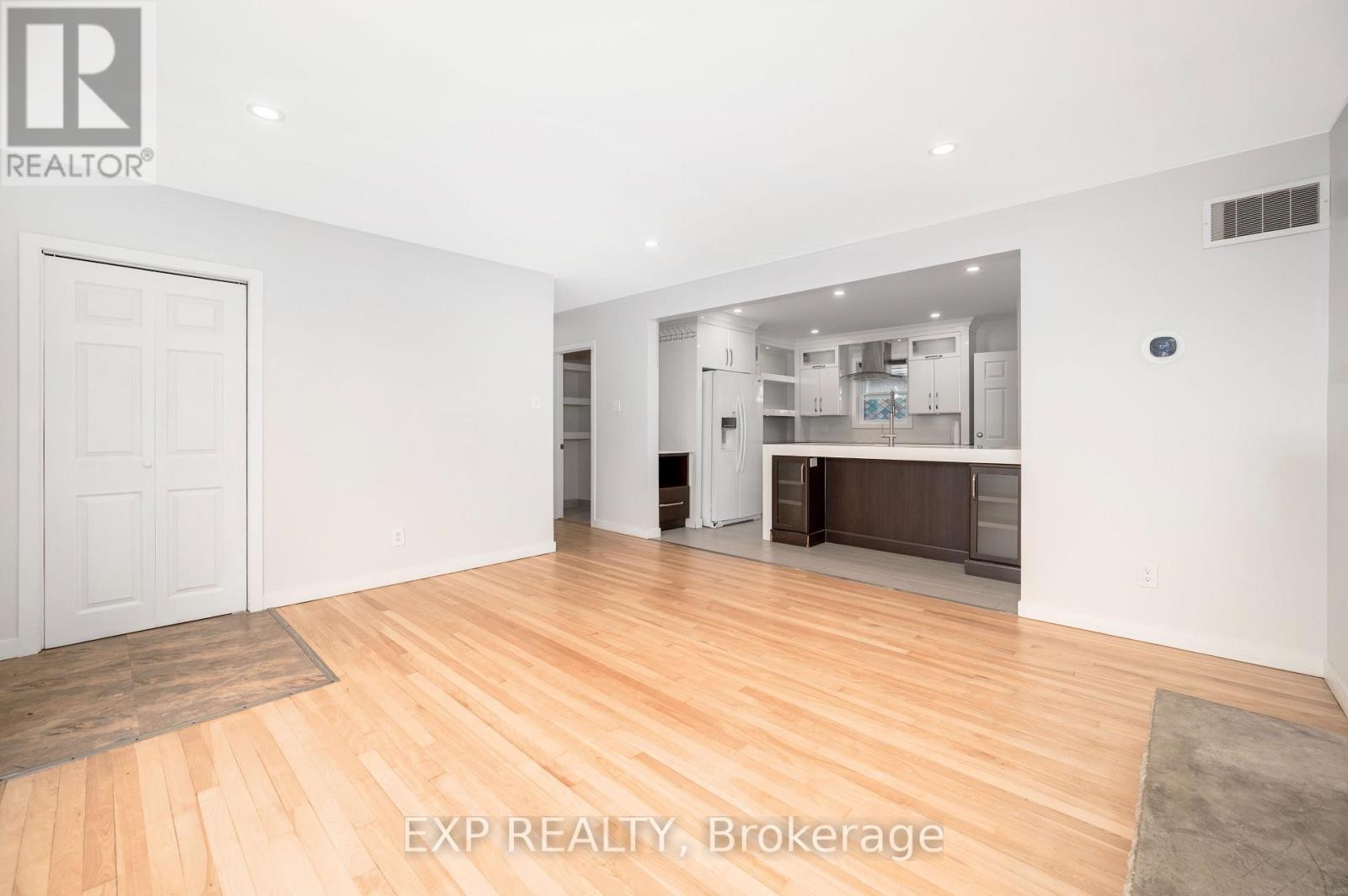 












1103 FRANCES STREET

,
Ottawa,




Ontario
K1K3L6

