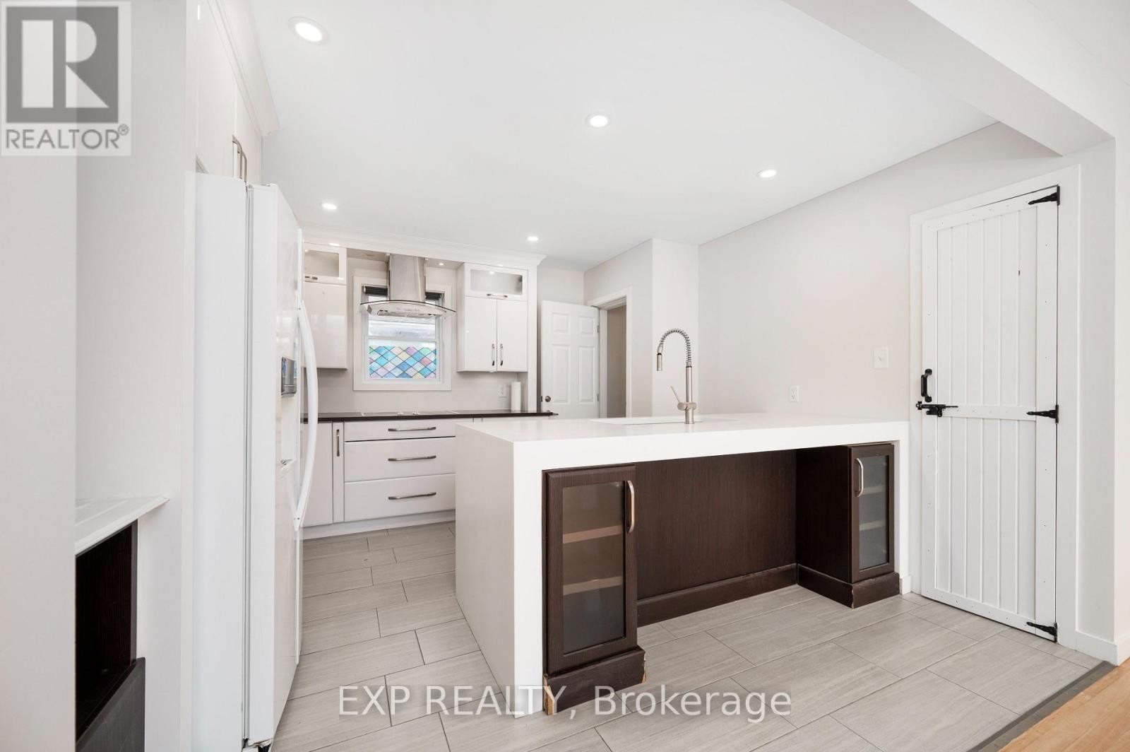 












1103 FRANCES STREET

,
Ottawa,




Ontario
K1K3L6

