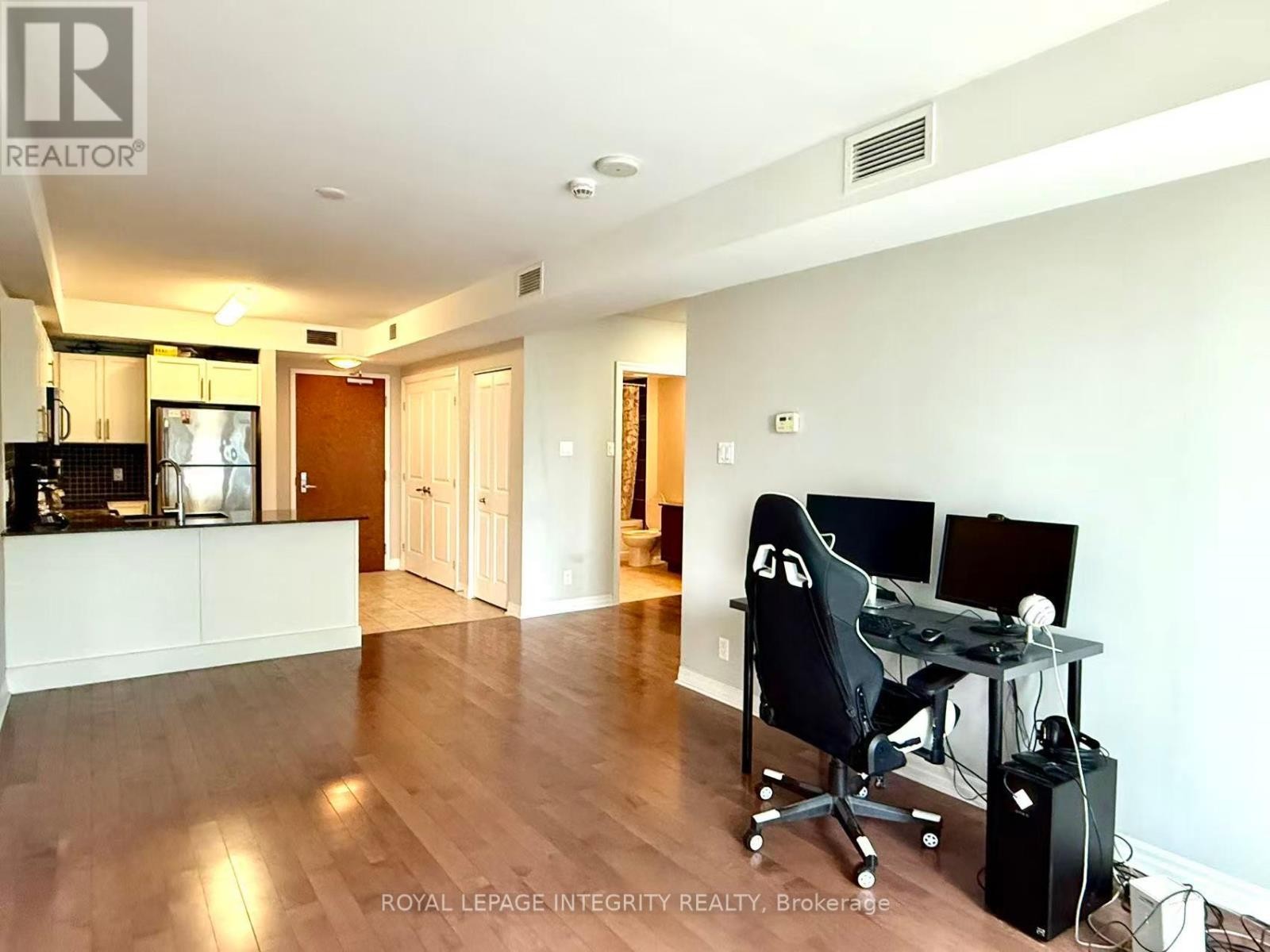 












1203 - 242 RIDEAU STREET

,
Ottawa,




Ontario
K1N0B6

