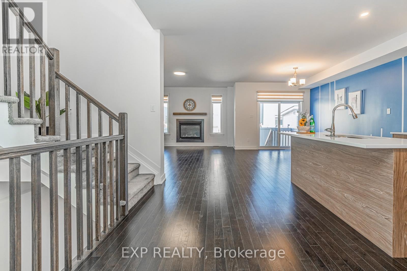 












92 BIG DIPPER STREET

,
Ottawa,




Ontario
K4M0L9

