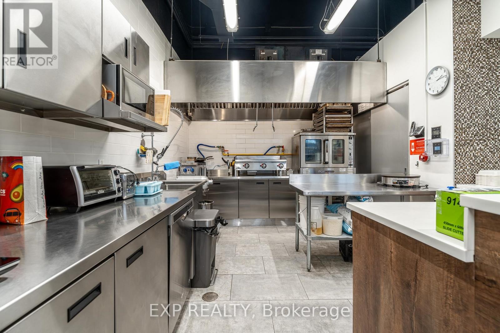 












115-116 - 1884 MERIVALE ROAD

,
Ottawa,




Ontario
K2G1E6

