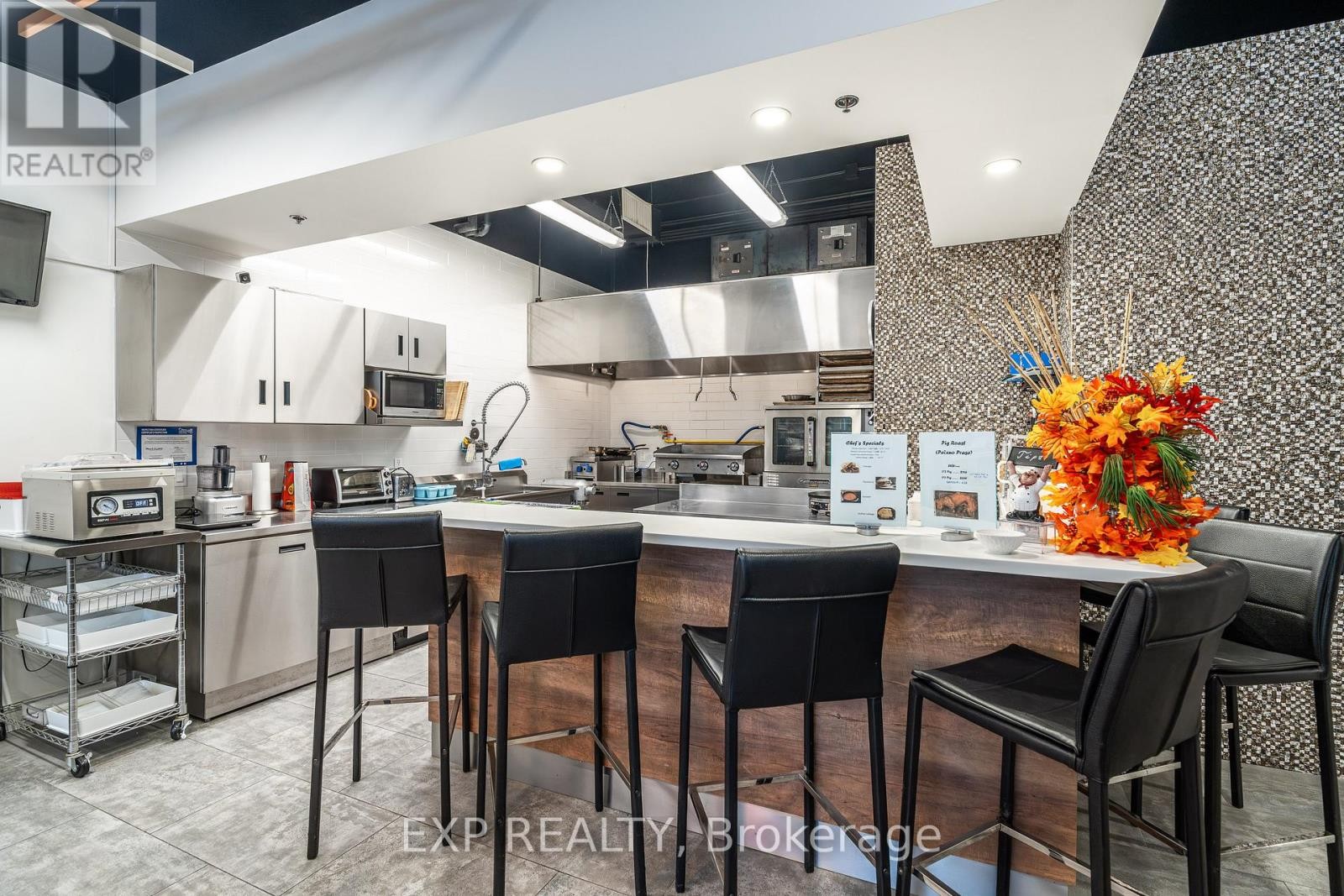 












115-116 - 1884 MERIVALE ROAD

,
Ottawa,




Ontario
K2G1E6

