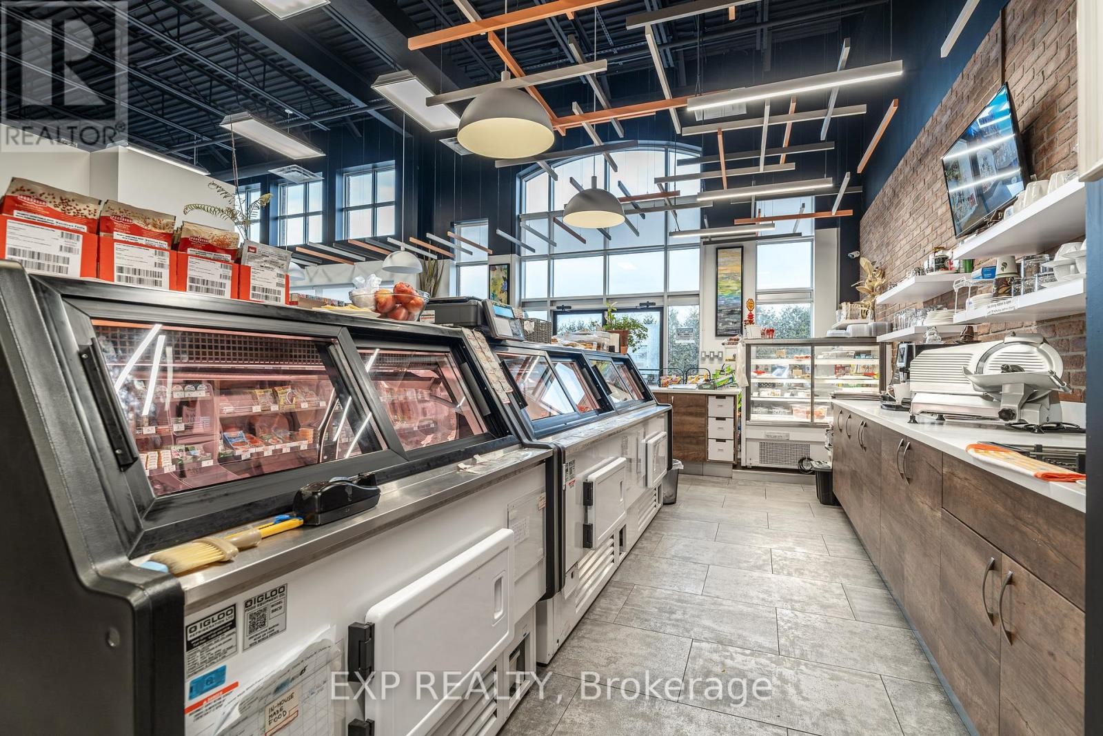 












115-116 - 1884 MERIVALE ROAD

,
Ottawa,




Ontario
K2G1E6

