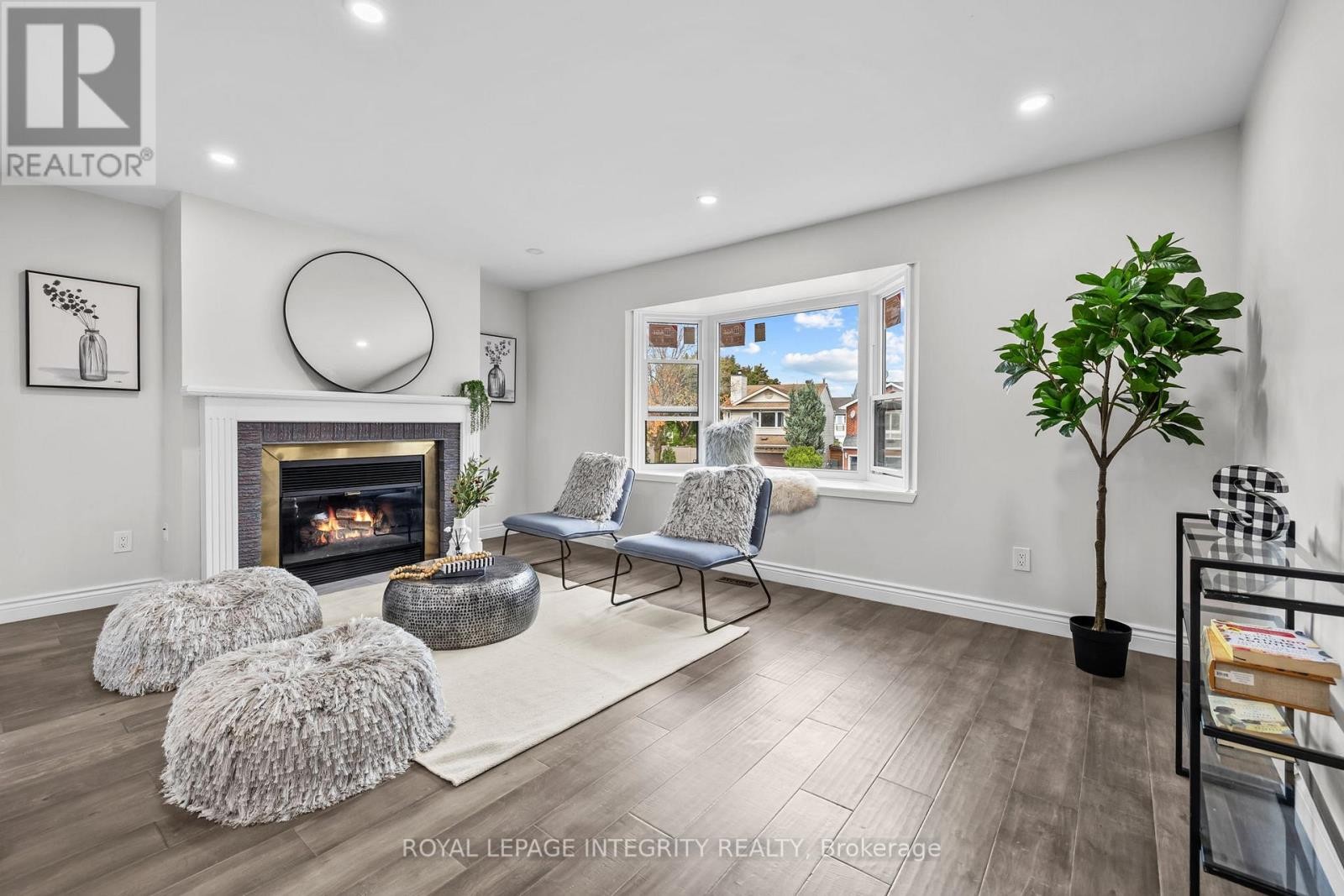 












83 SADDLE CRESCENT

,
Ottawa,




Ontario
K1G5L3

