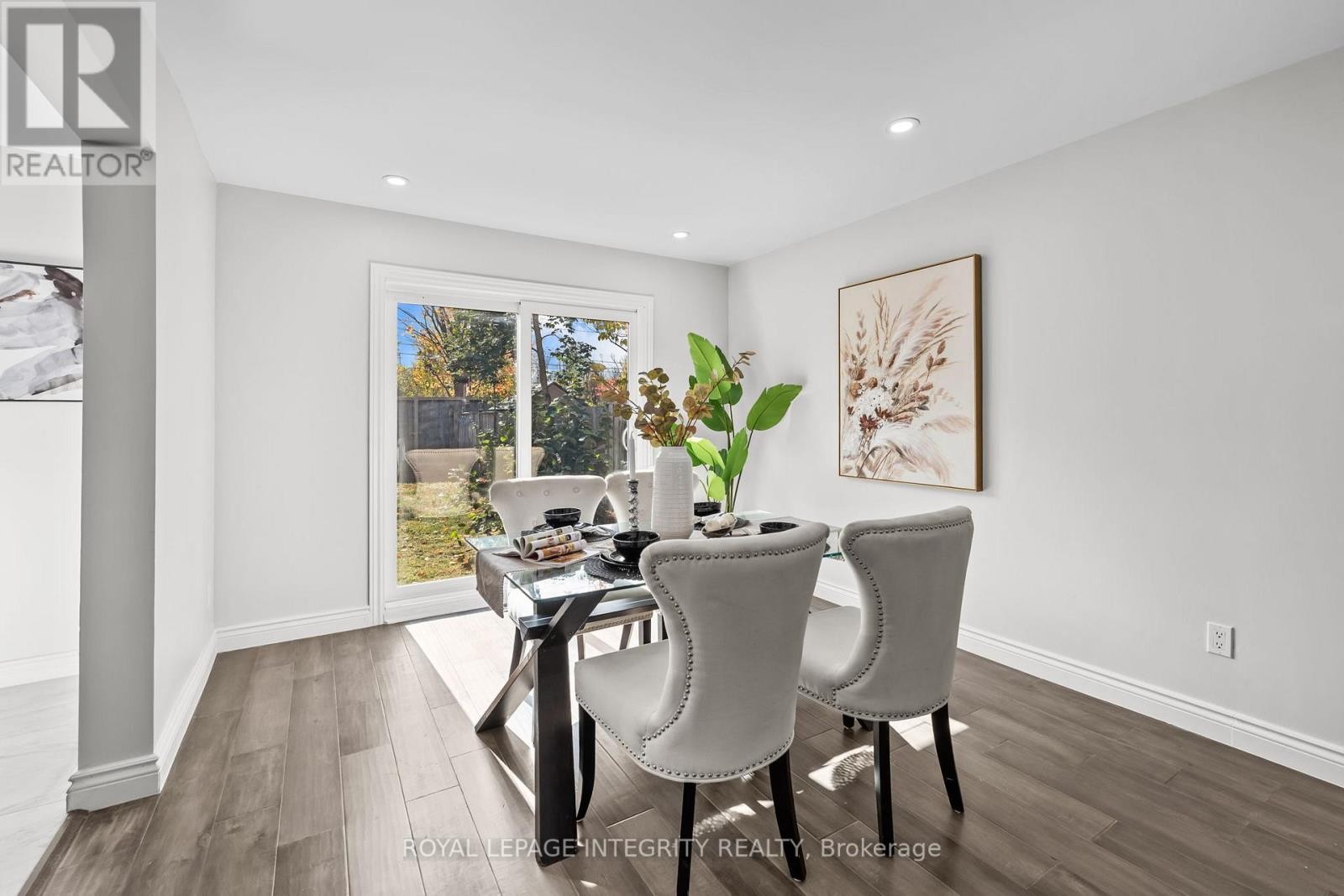 












83 SADDLE CRESCENT

,
Ottawa,




Ontario
K1G5L3

