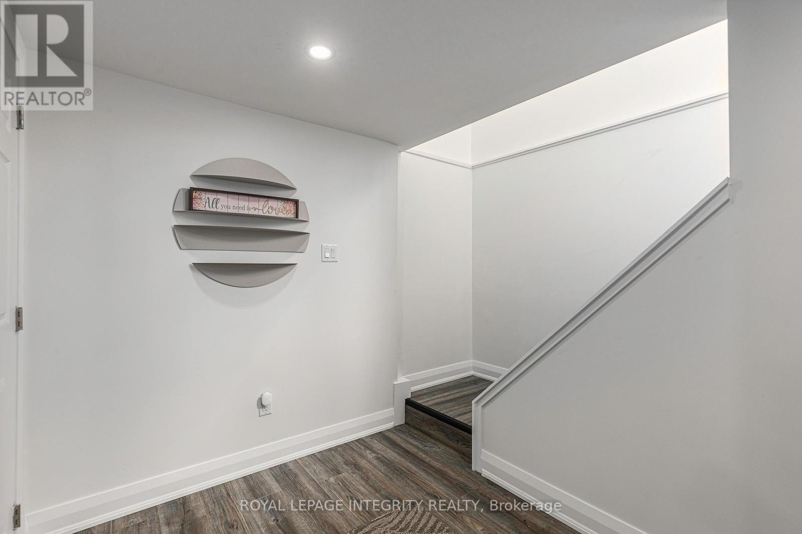 












B - 19 SHERRY LANE

,
Ottawa,




Ontario
K2G3L4

