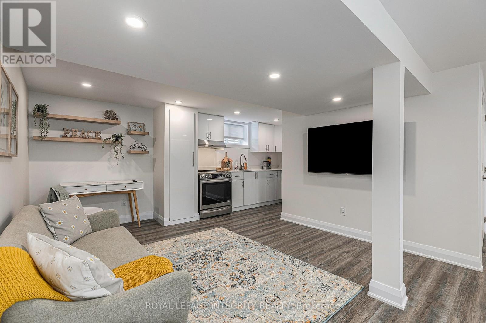 












B - 19 SHERRY LANE

,
Ottawa,




Ontario
K2G3L4

