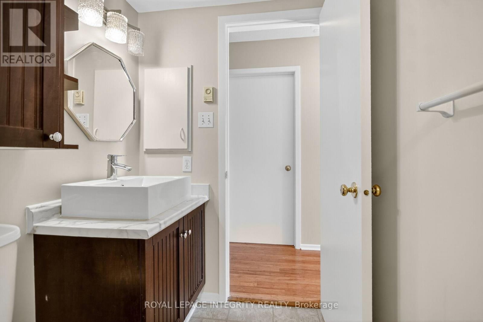 












A - 214 EQUESTRIAN DRIVE N

,
Ottawa,




Ontario
K2M1E2

