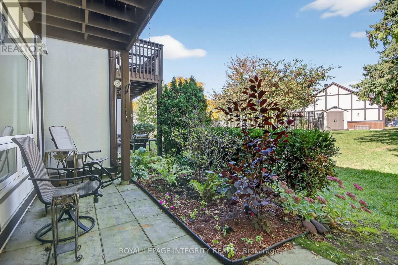 












A - 214 EQUESTRIAN DRIVE N

,
Ottawa,




Ontario
K2M1E2

