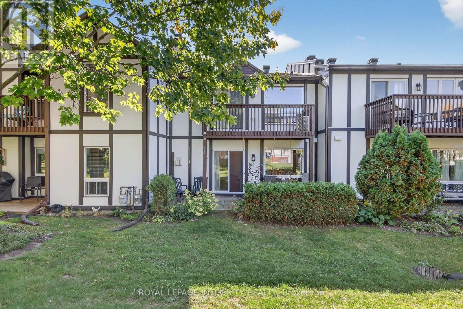 












A - 214 EQUESTRIAN DRIVE N

,
Ottawa,




Ontario
K2M1E2

