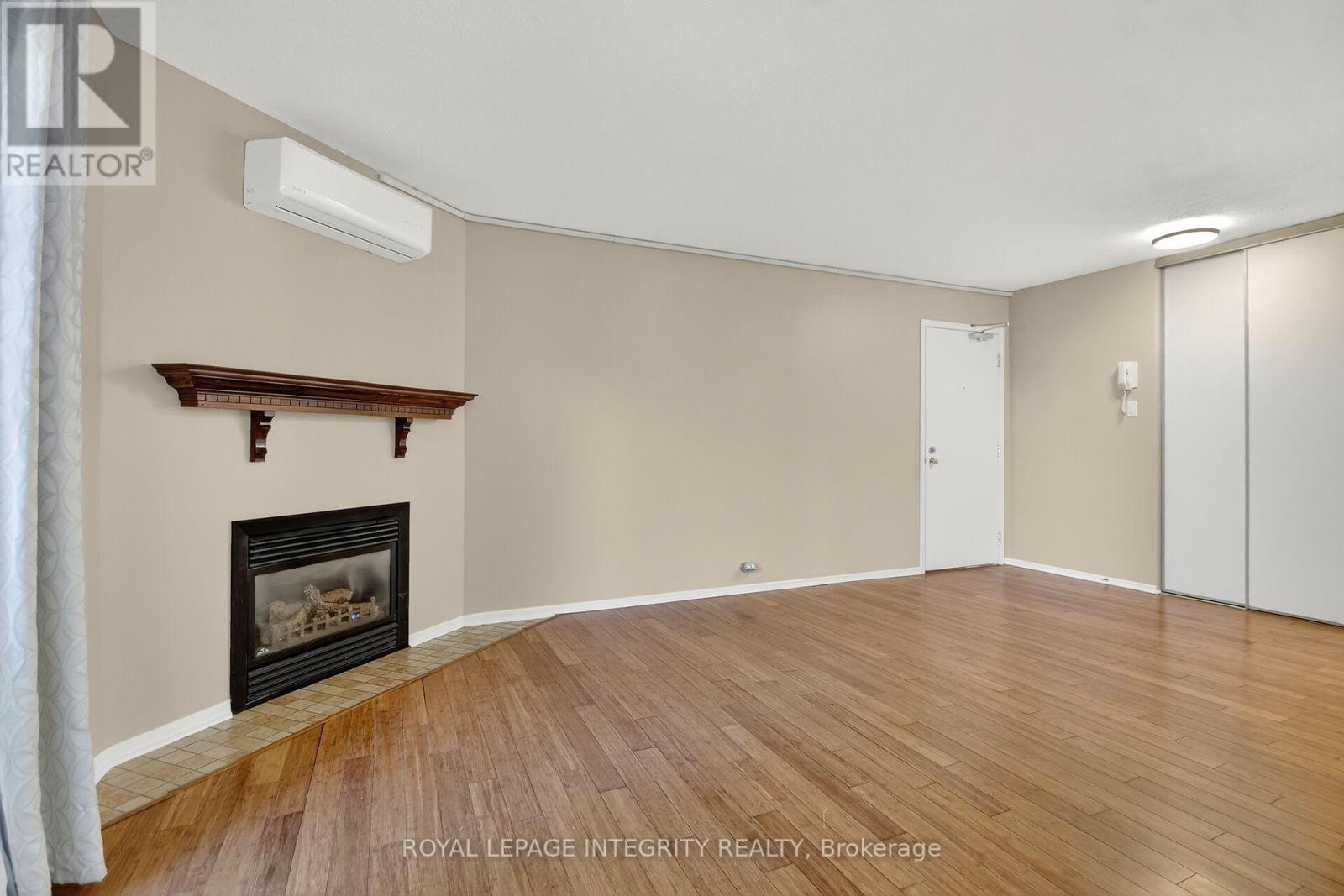 












A - 214 EQUESTRIAN DRIVE N

,
Ottawa,




Ontario
K2M1E2

