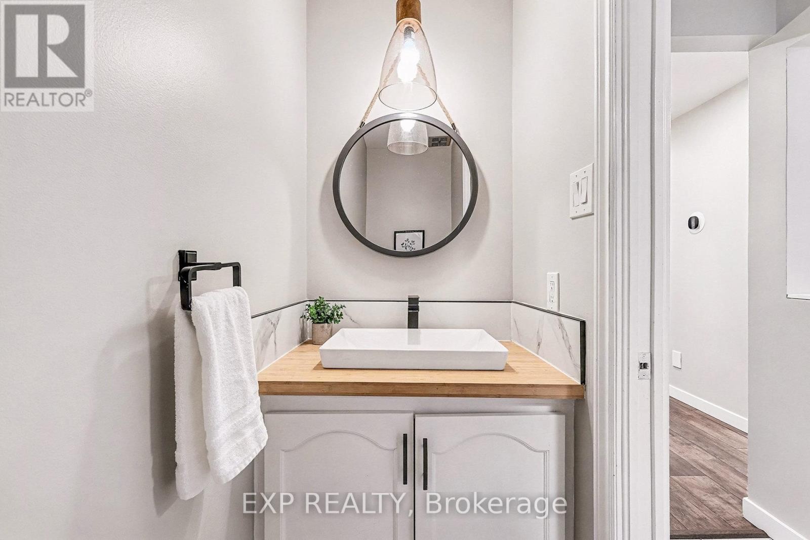 












23 MCCURDY DRIVE

,
Ottawa,




Ontario
K2L2W7

