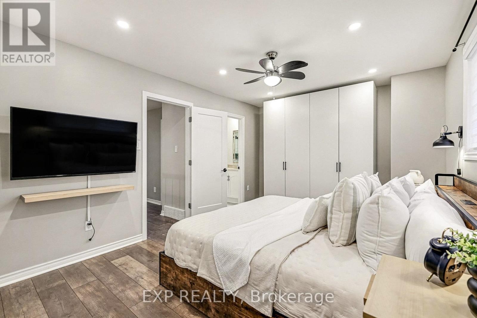 












23 MCCURDY DRIVE

,
Ottawa,




Ontario
K2L2W7

