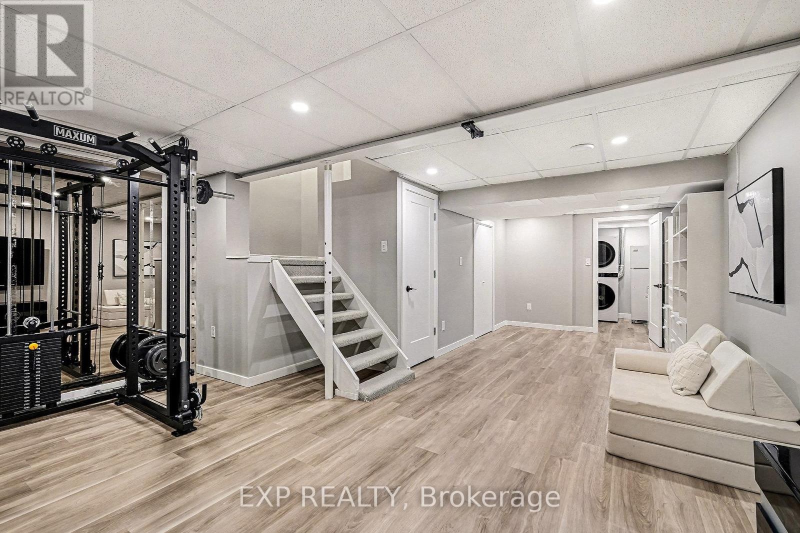 












23 MCCURDY DRIVE

,
Ottawa,




Ontario
K2L2W7

