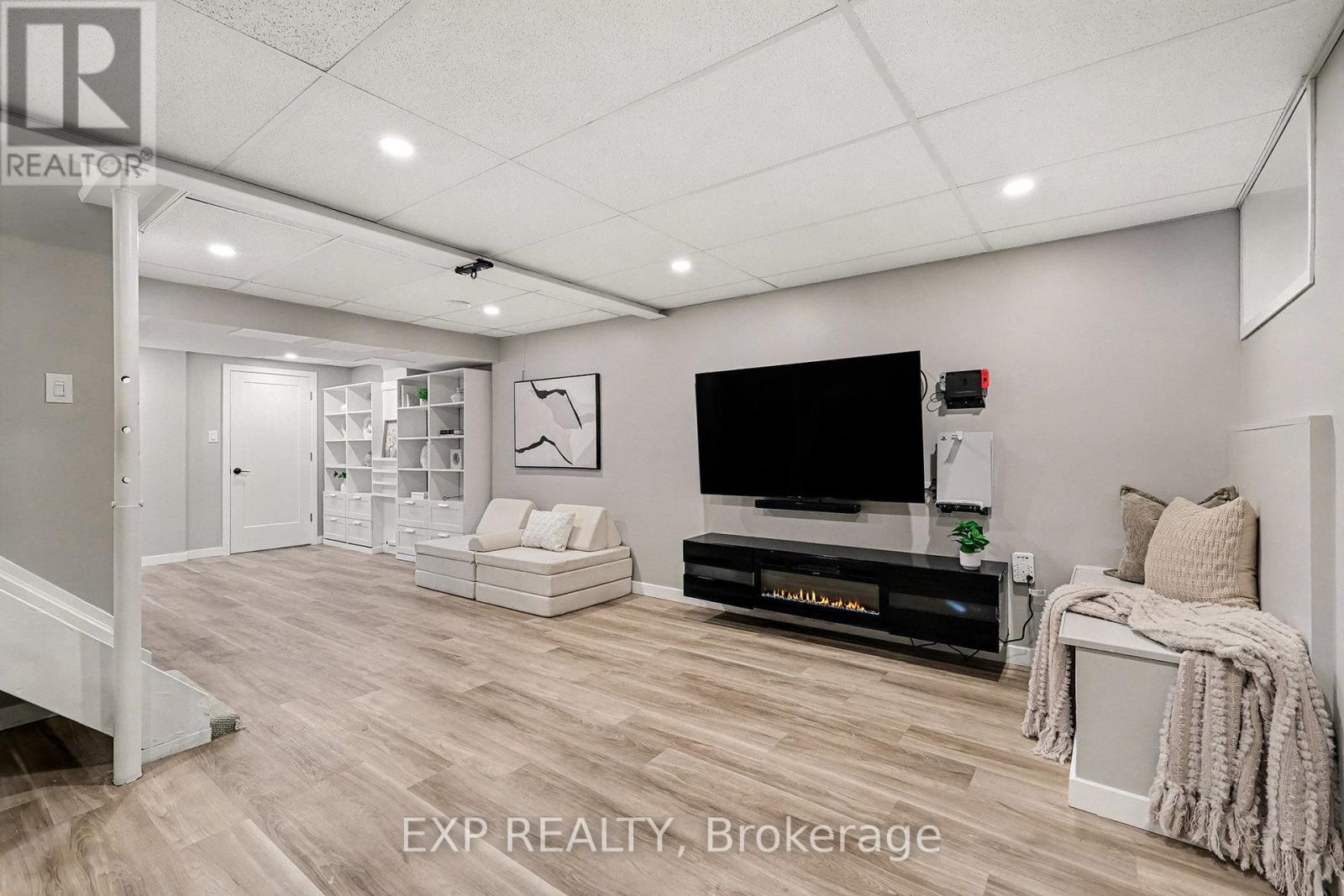 












23 MCCURDY DRIVE

,
Ottawa,




Ontario
K2L2W7

